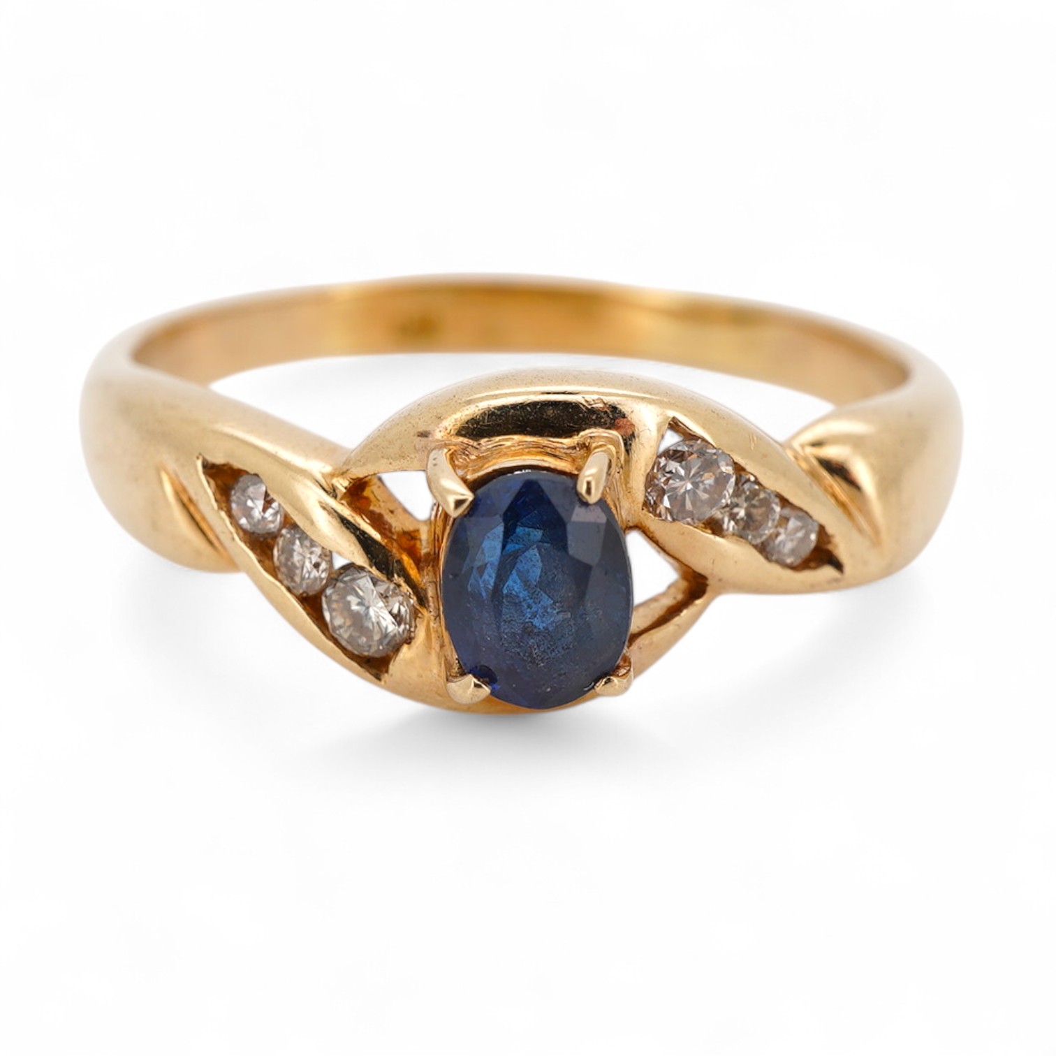 A modern 18k yellow metal and single stone oval cut sapphire set ring, with six stone diamond chip set shoulders, size U/V. gross weight 6 grams.